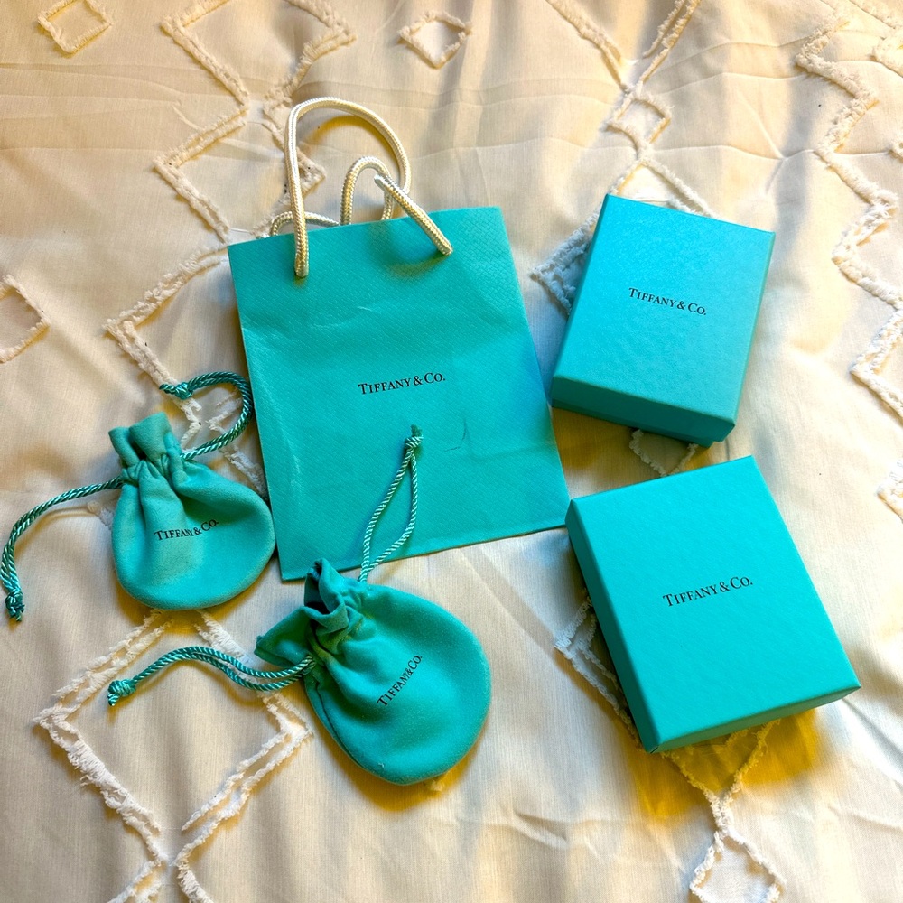 - Tiffany & co. Packaging no contents lot box, drawstring bags, paper bag
